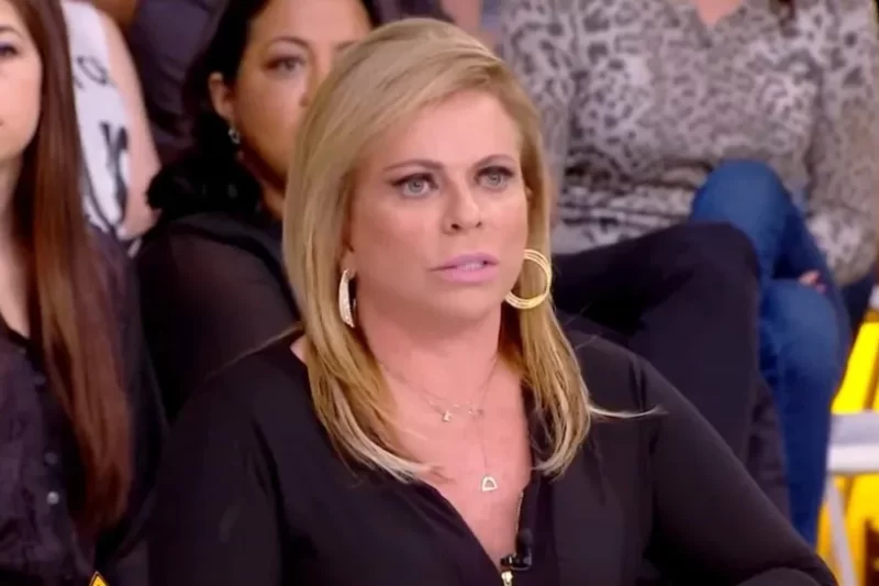 Ex-namorado agride jovem durante gravação do programa Casos de Família