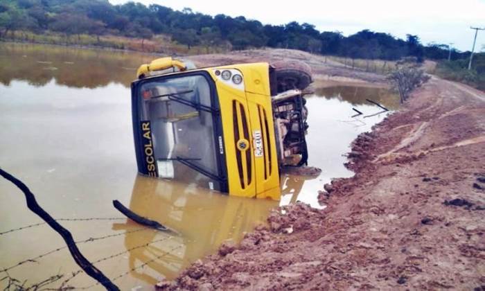 ÔNIBUS ESCOLAR