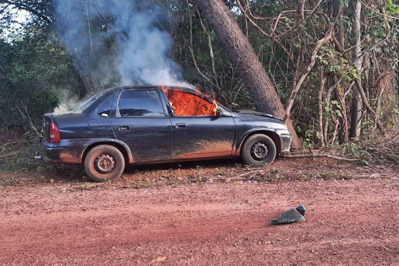 carro incendiado