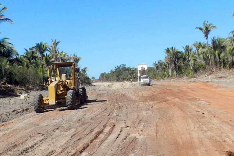 CONSTRUÇÃO DE AVENIDA